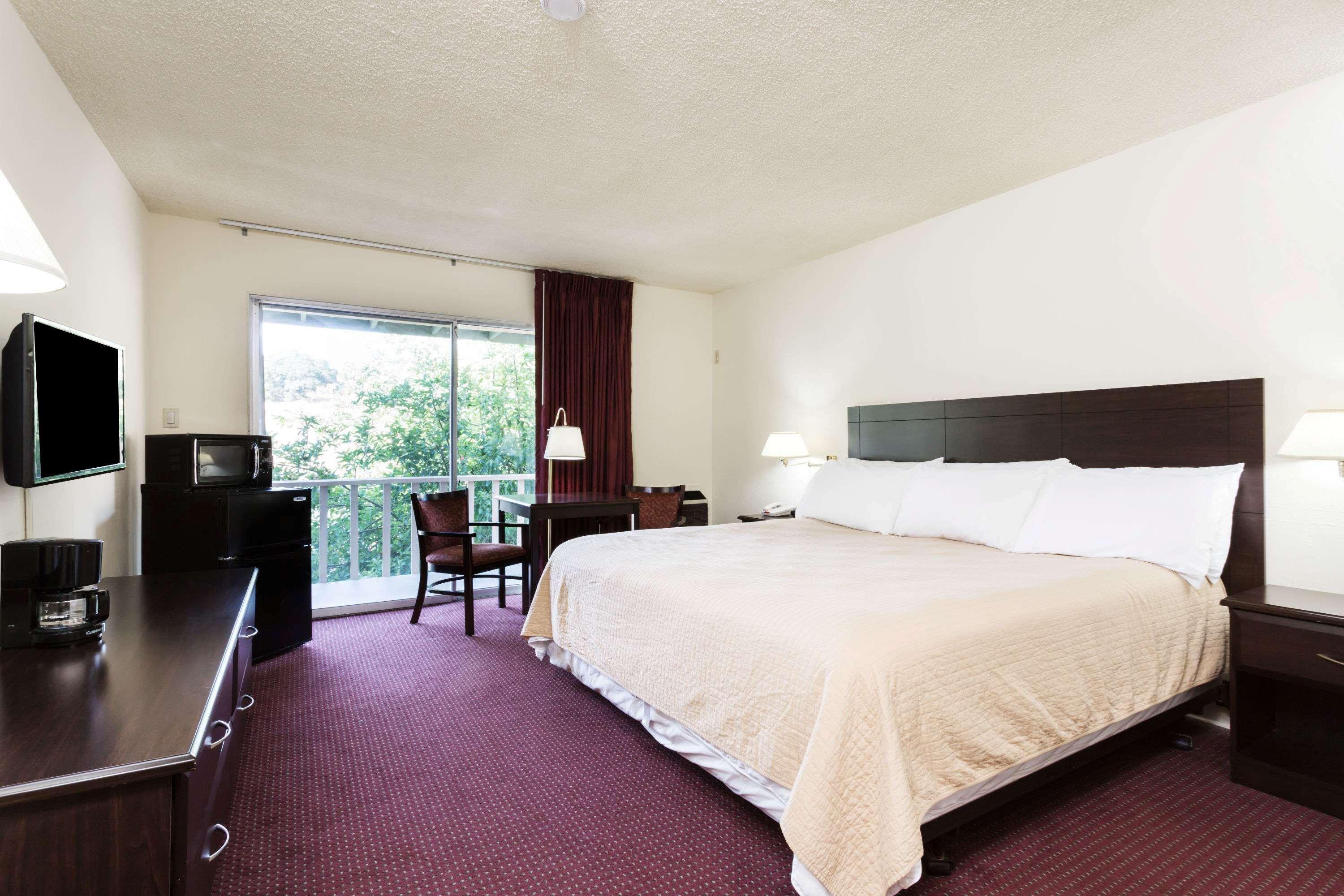 Days Inn By Wyndham Novato/San Francisco Buitenkant foto