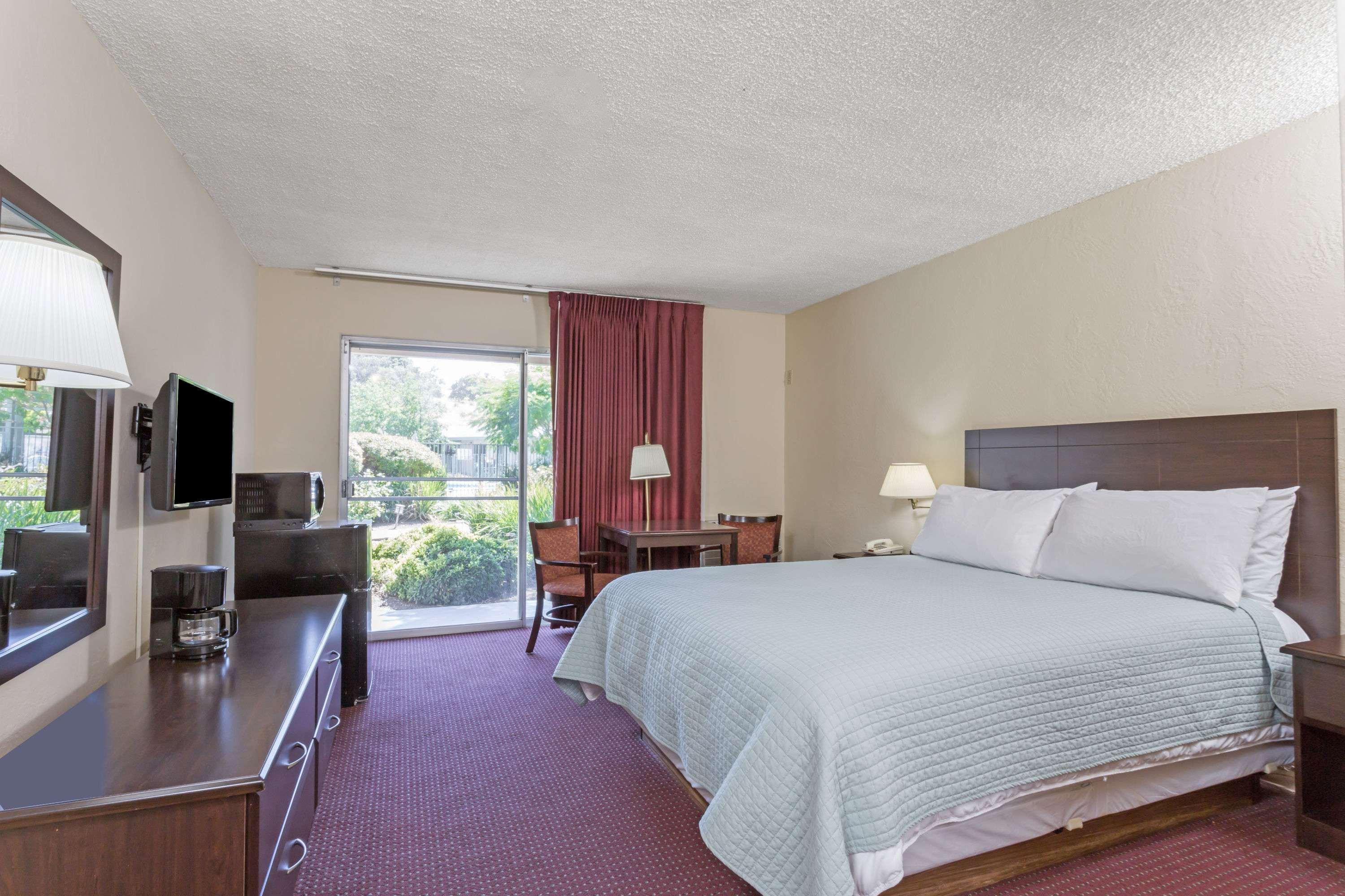 Days Inn By Wyndham Novato/San Francisco Buitenkant foto
