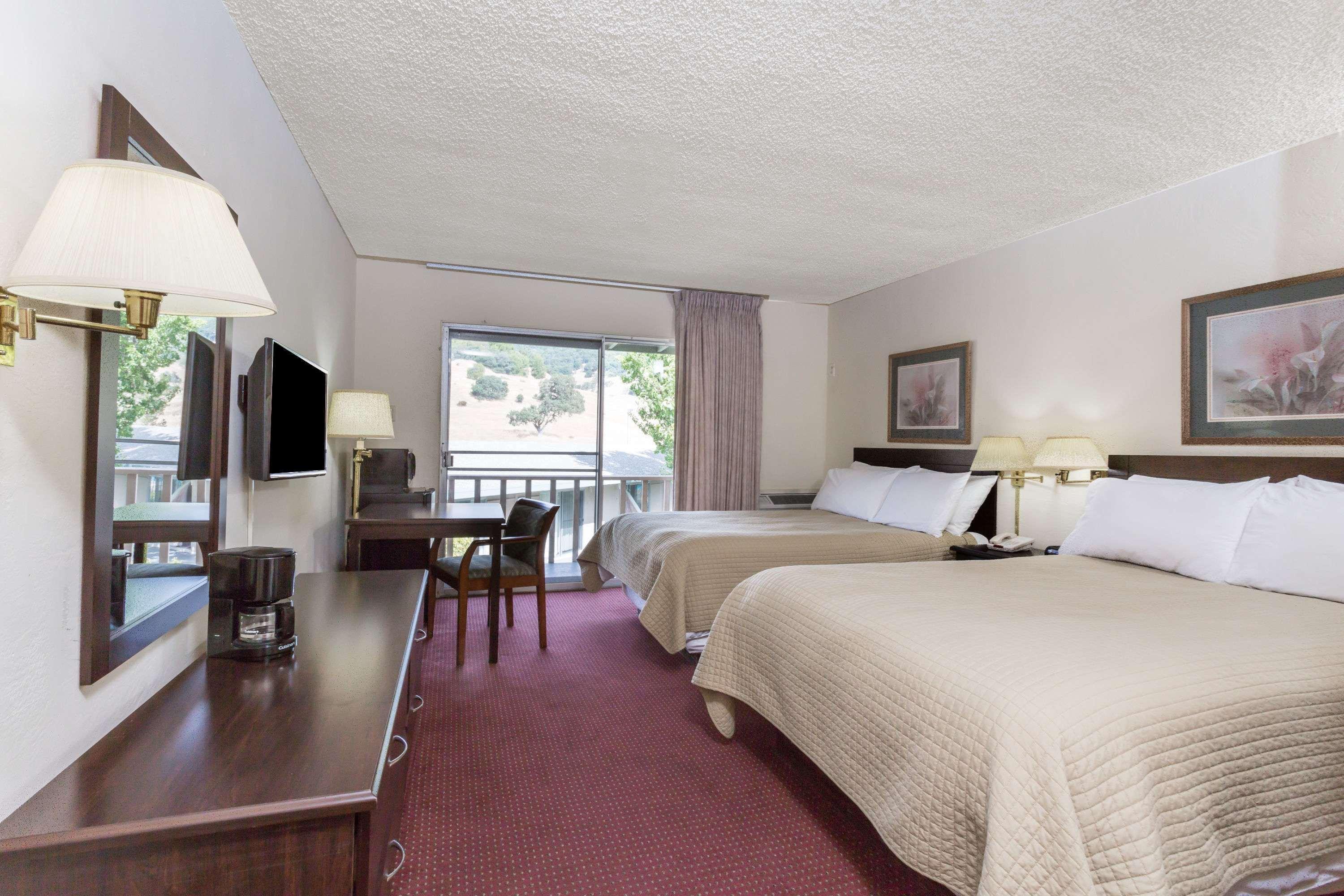 Days Inn By Wyndham Novato/San Francisco Buitenkant foto