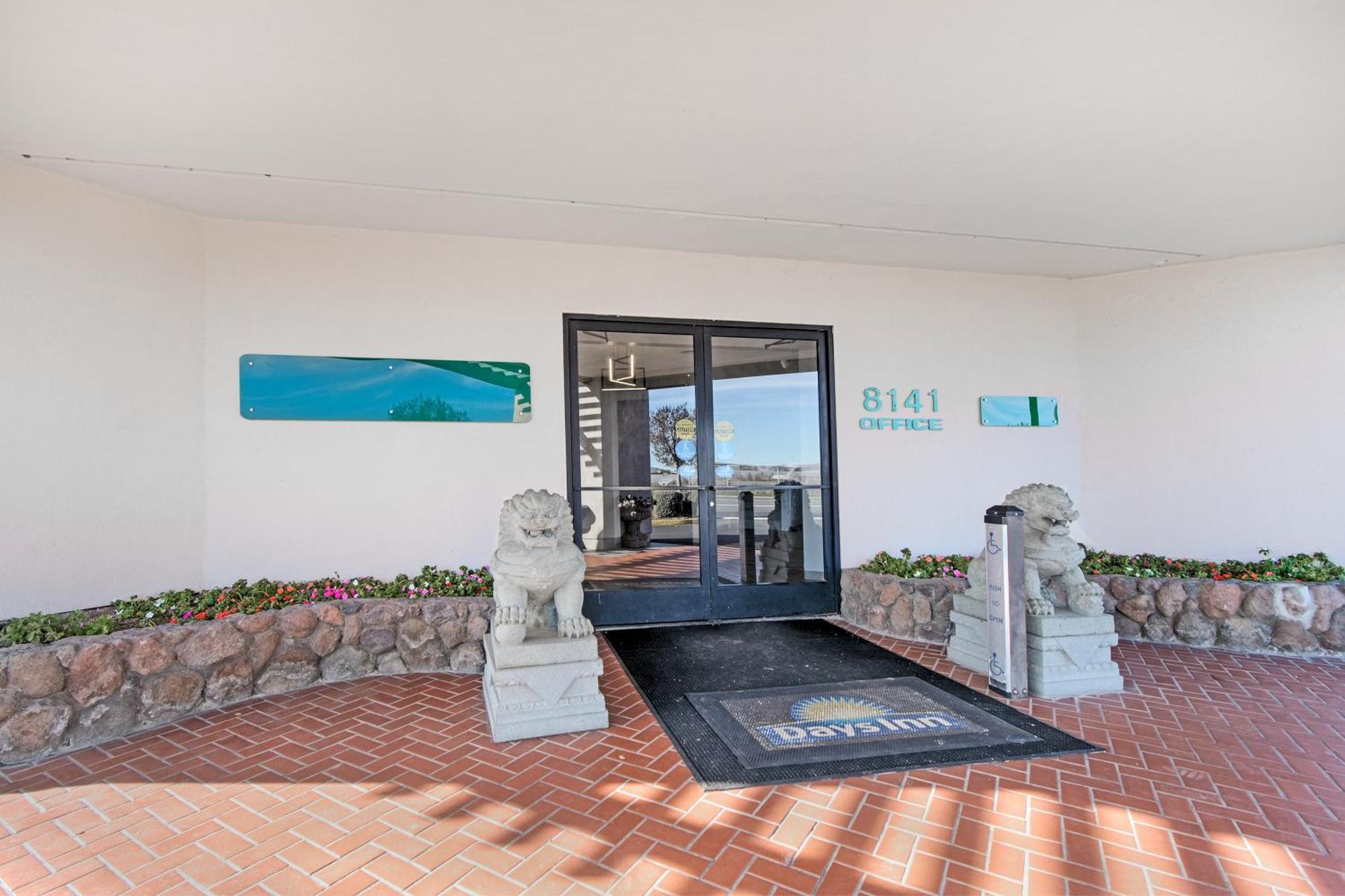 Days Inn By Wyndham Novato/San Francisco Buitenkant foto