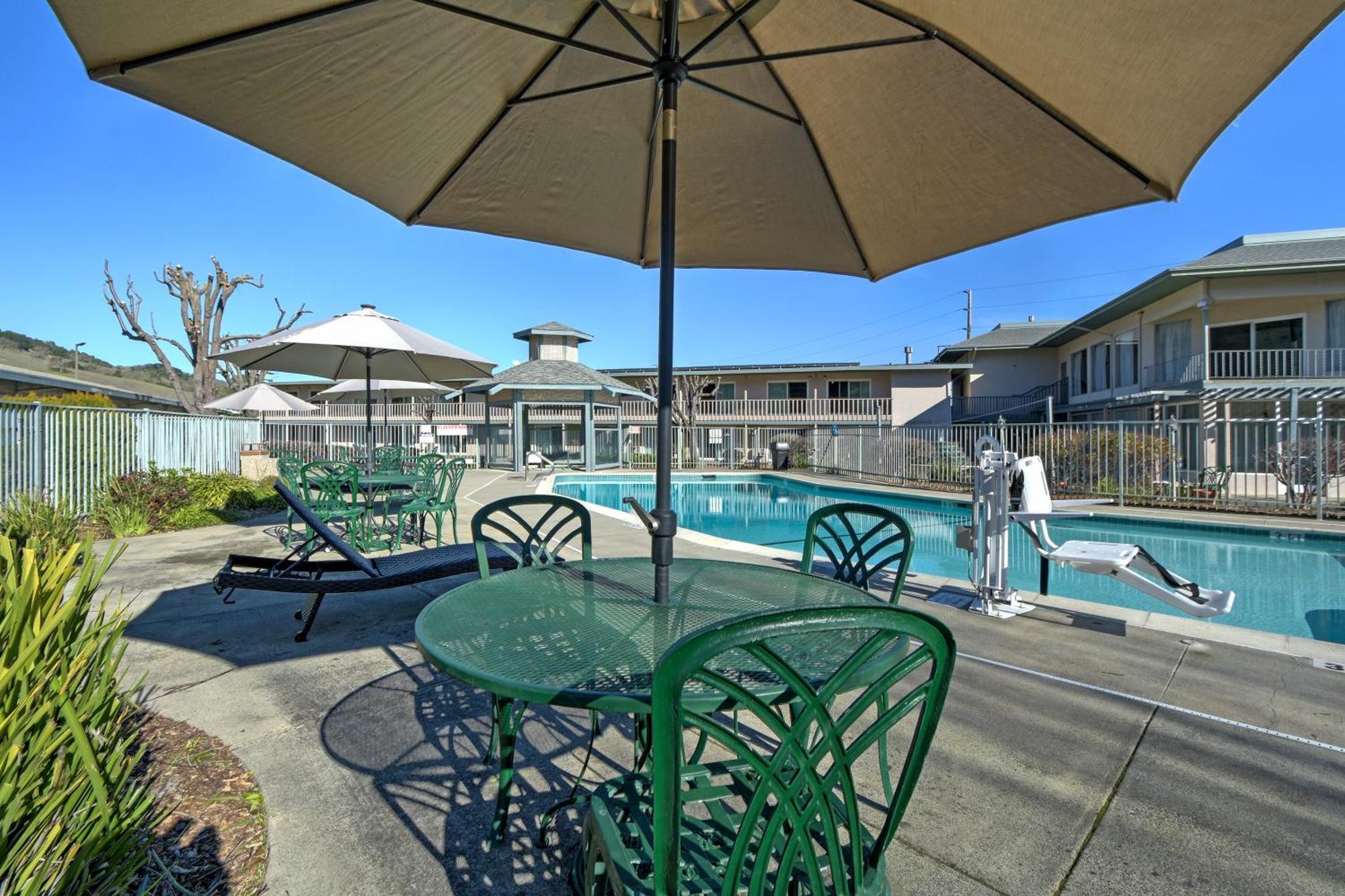 Days Inn By Wyndham Novato/San Francisco Buitenkant foto