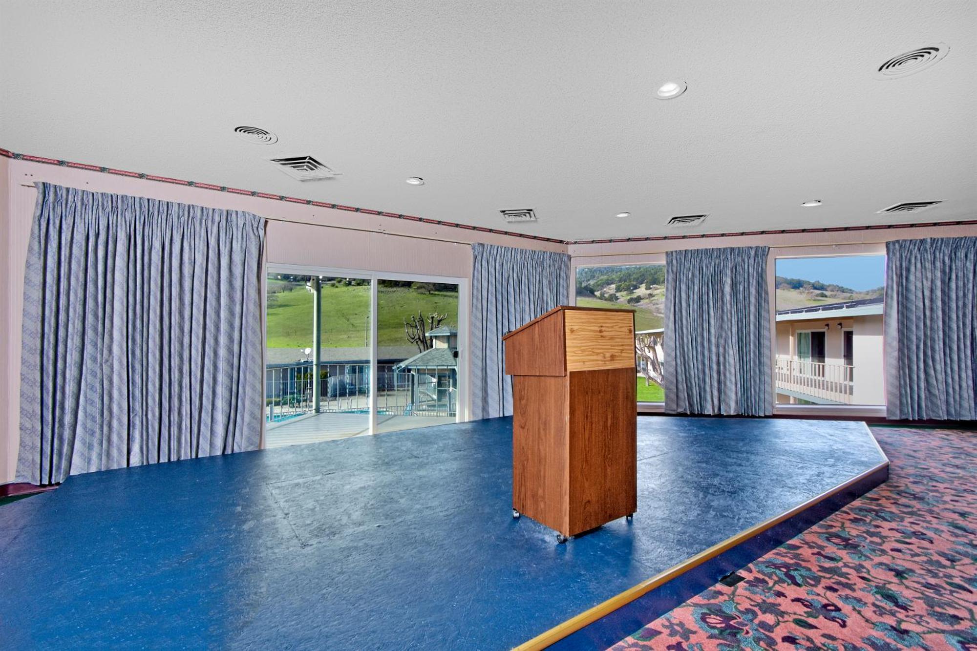 Days Inn By Wyndham Novato/San Francisco Buitenkant foto