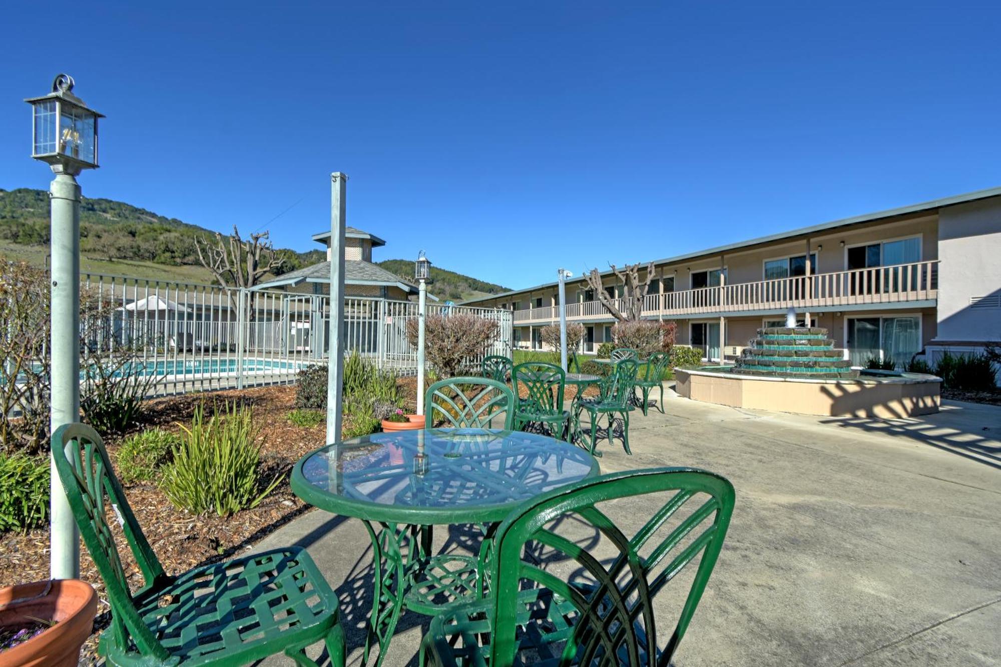 Days Inn By Wyndham Novato/San Francisco Buitenkant foto