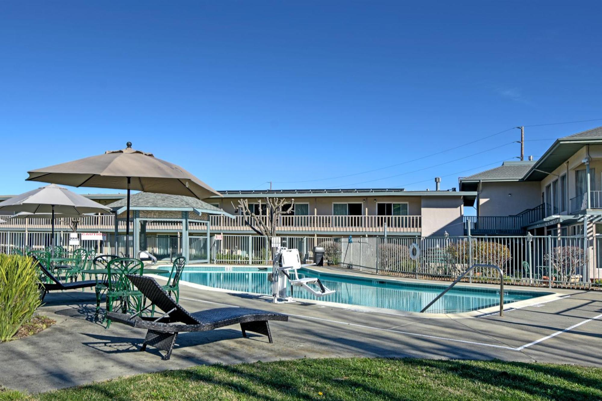 Days Inn By Wyndham Novato/San Francisco Buitenkant foto