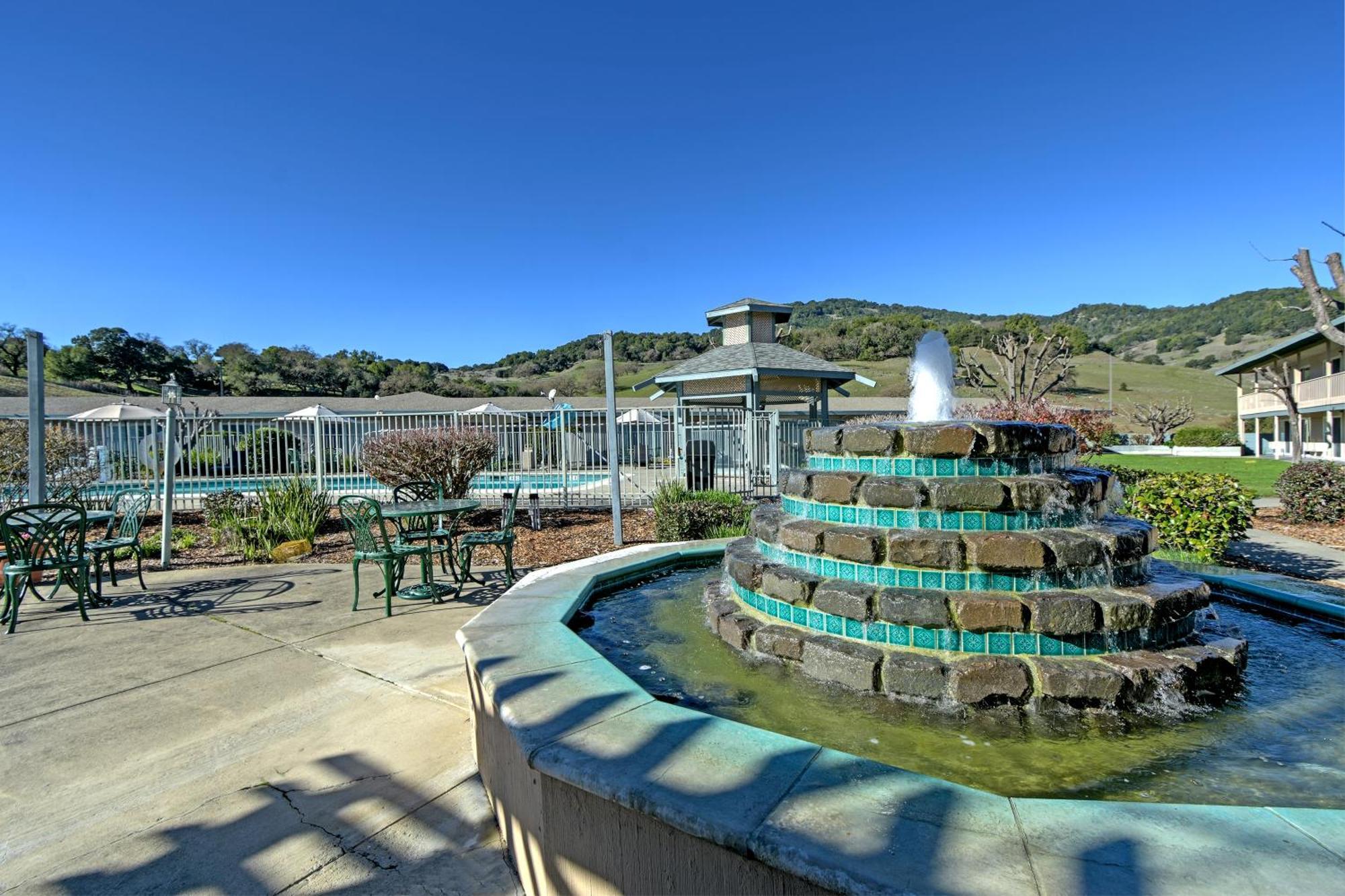 Days Inn By Wyndham Novato/San Francisco Buitenkant foto