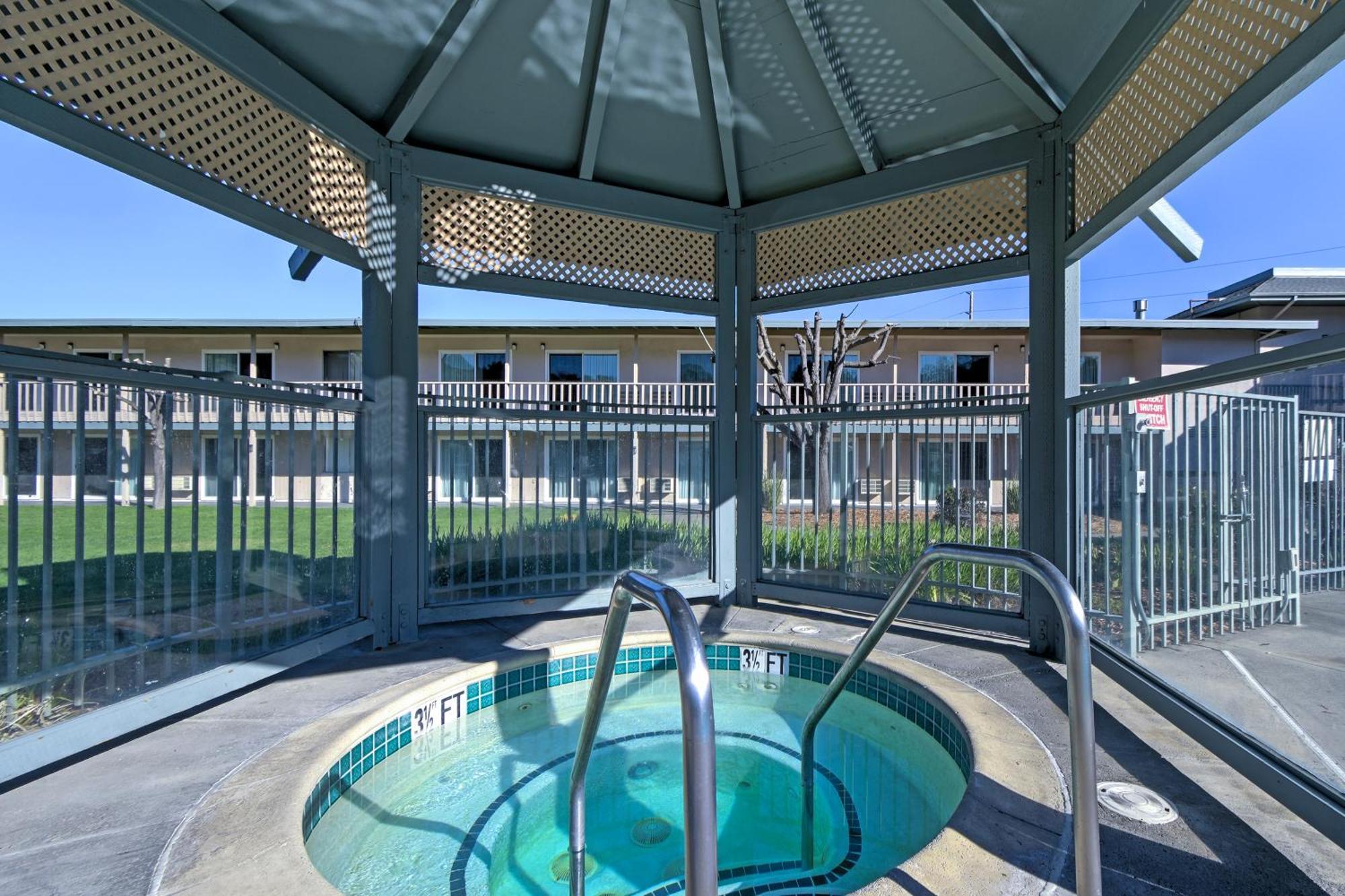 Days Inn By Wyndham Novato/San Francisco Buitenkant foto